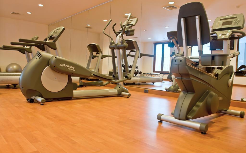 Hansar Samui Resort & Spa - Sha Extra Plus Bophut Exteriér fotografie A typical gym